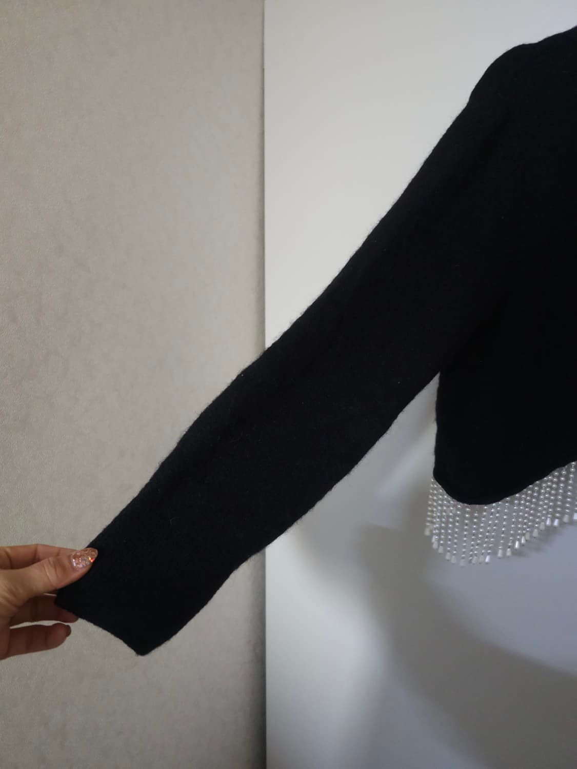 새상품)앤아더스토리즈 알파카 크롭 니트  진주 장식 상품이미지4