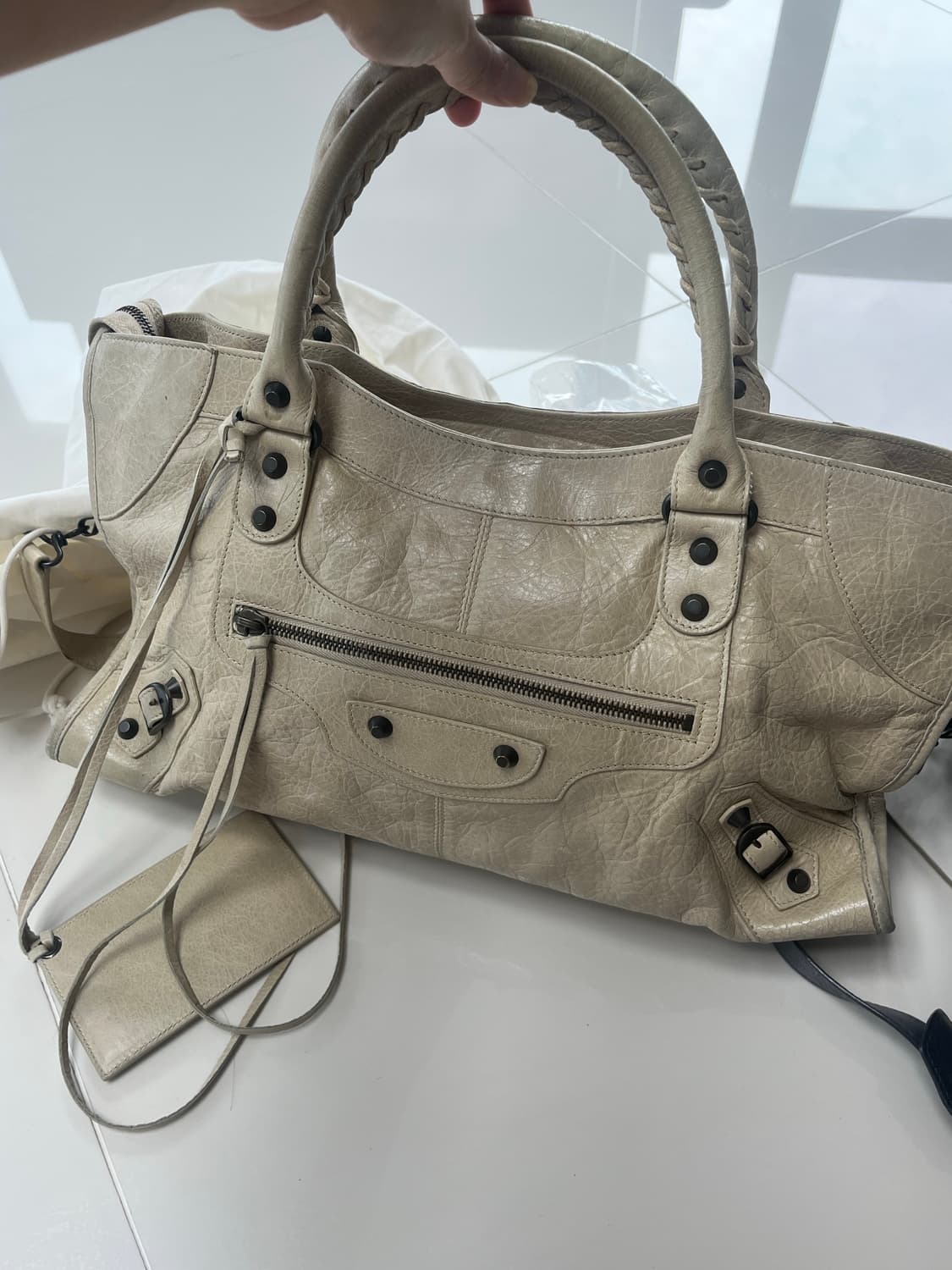 발렌시아가 모터백 베이지 라지 상품이미지4