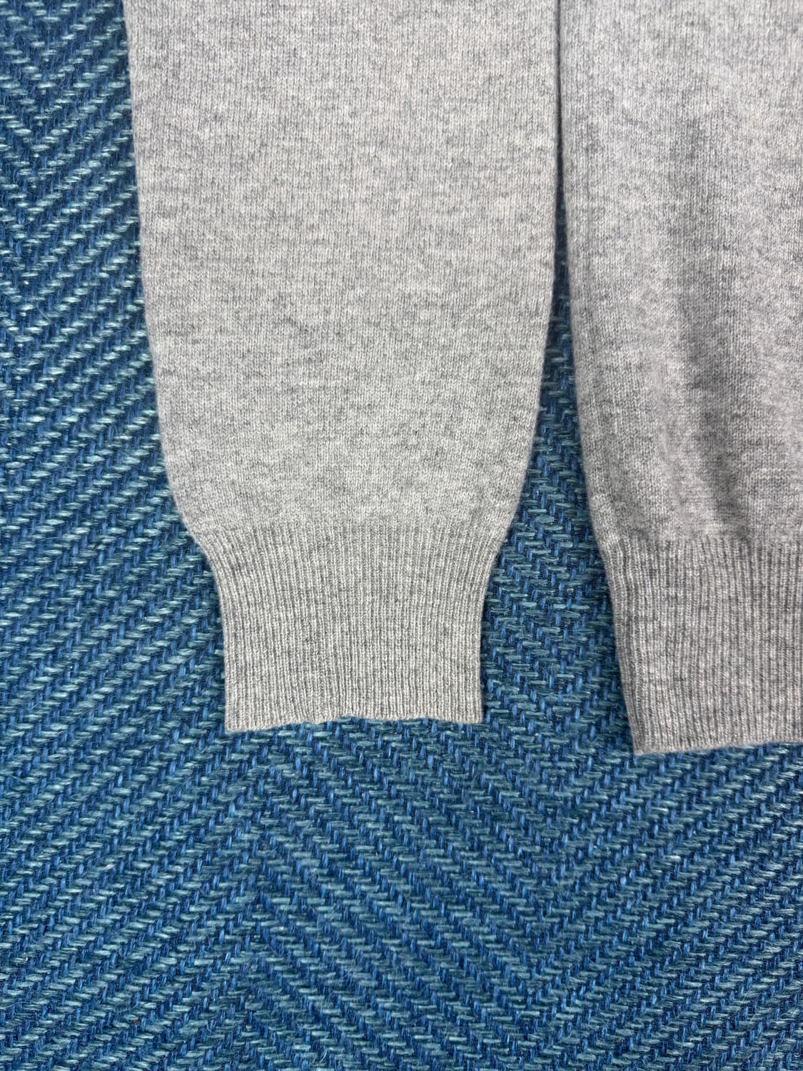 꼼데가르송 플레이 블랙 하트 가디건 (차콜 그레이 / M) 상품이미지8