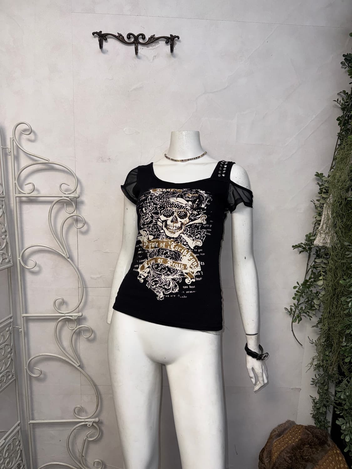 Black unbal shoulder back detail half t 상품이미지6