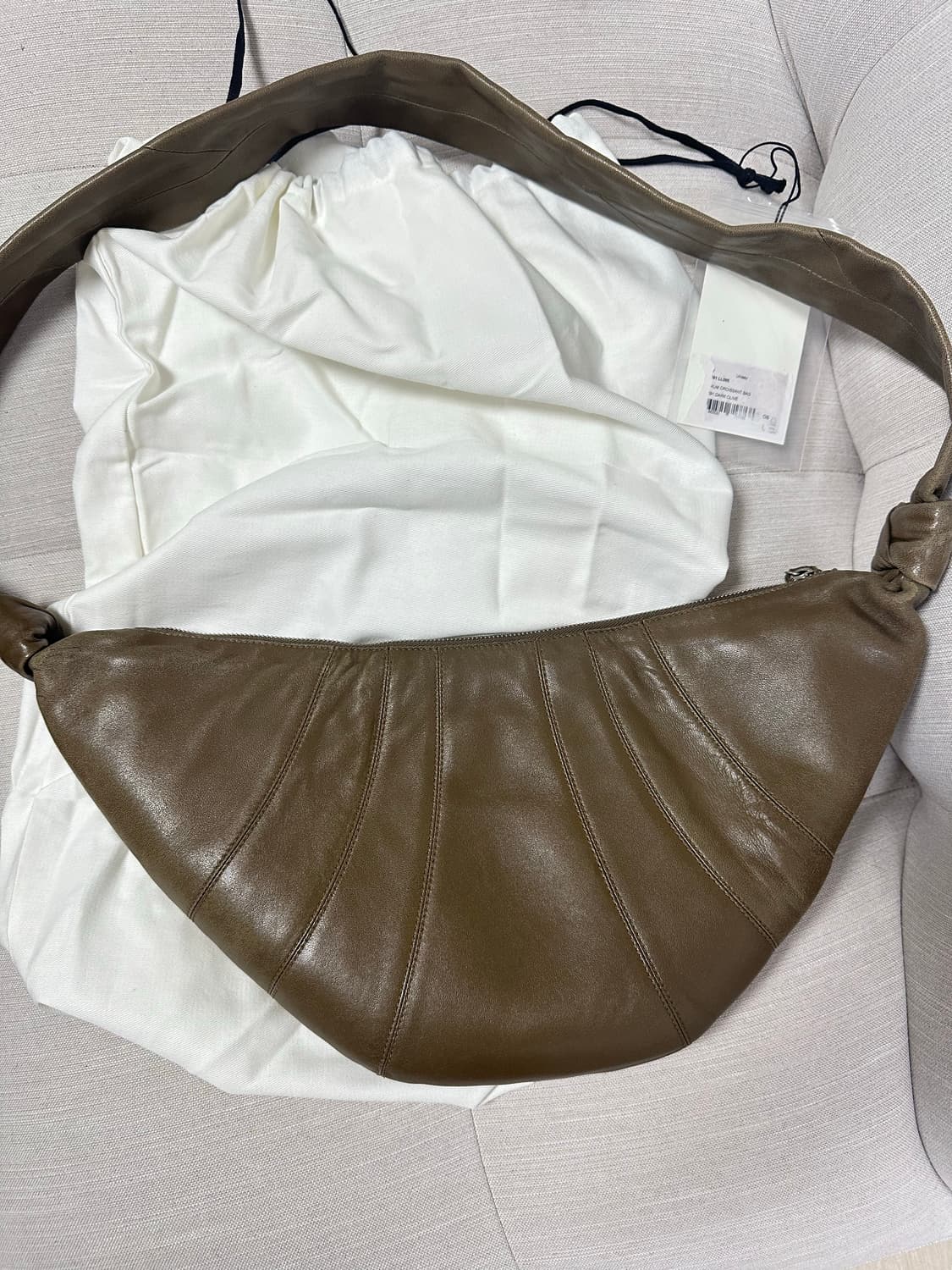 르메르 크루아상 미디움 사이즈 팔아요 상품이미지1