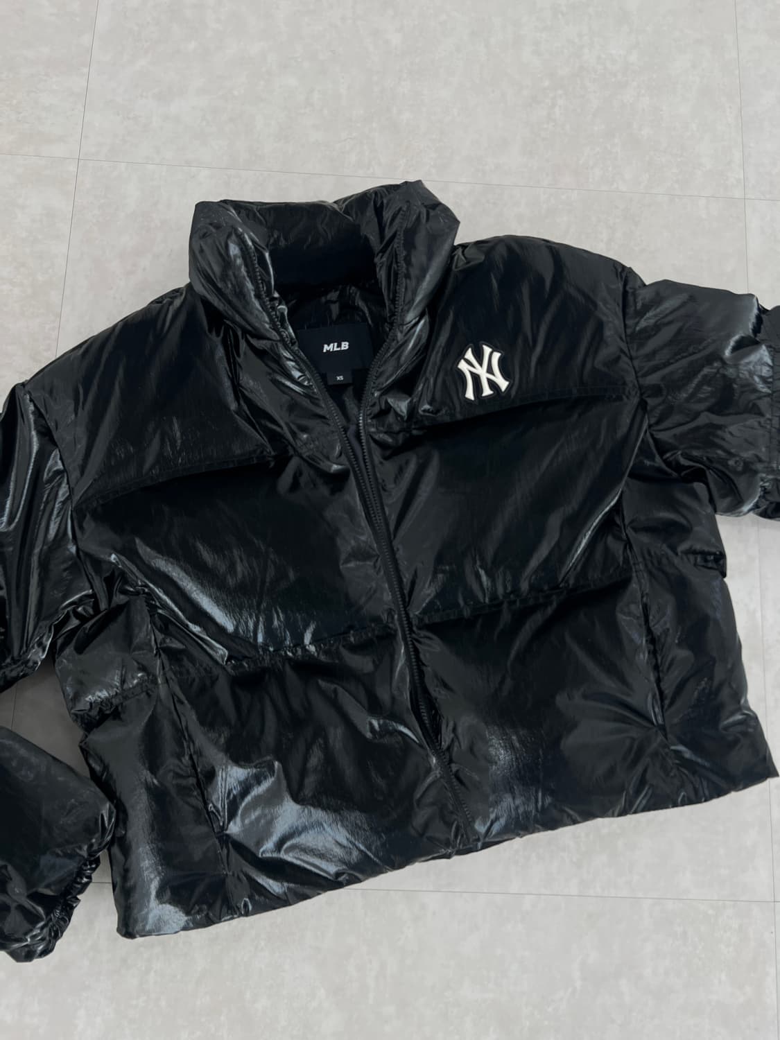 mlb 크롭 유광 커브 패딩 XS 상품이미지6