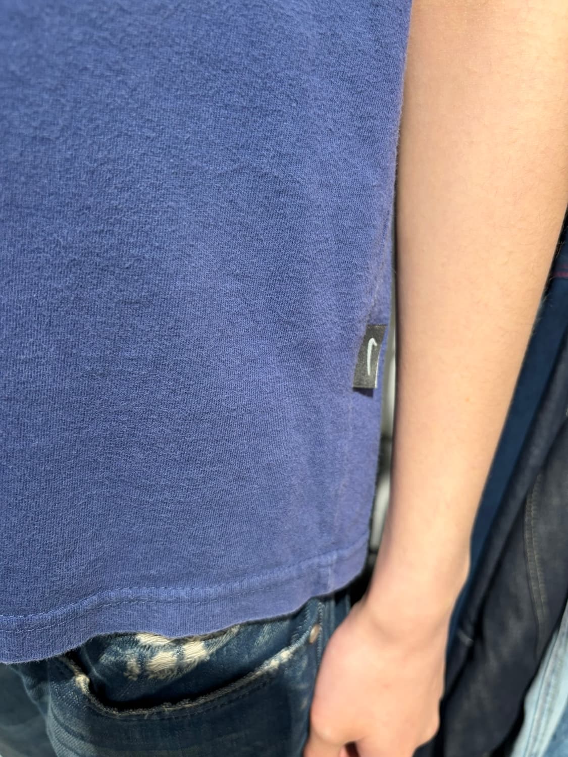 Nike 미니 스우시 자수 딥블루 반팔 티셔츠 상품이미지3