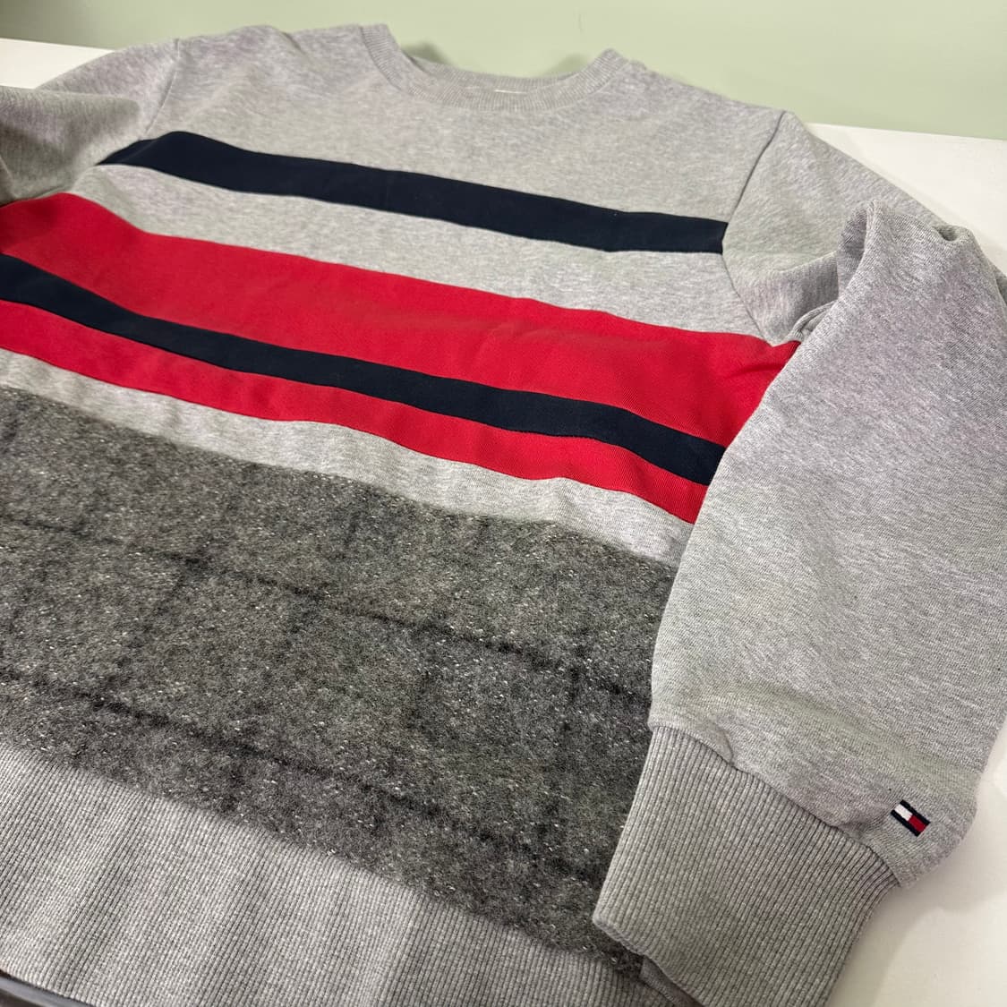 M 타미힐피거 그레이 니트배색 단가라맨투맨 상품이미지1