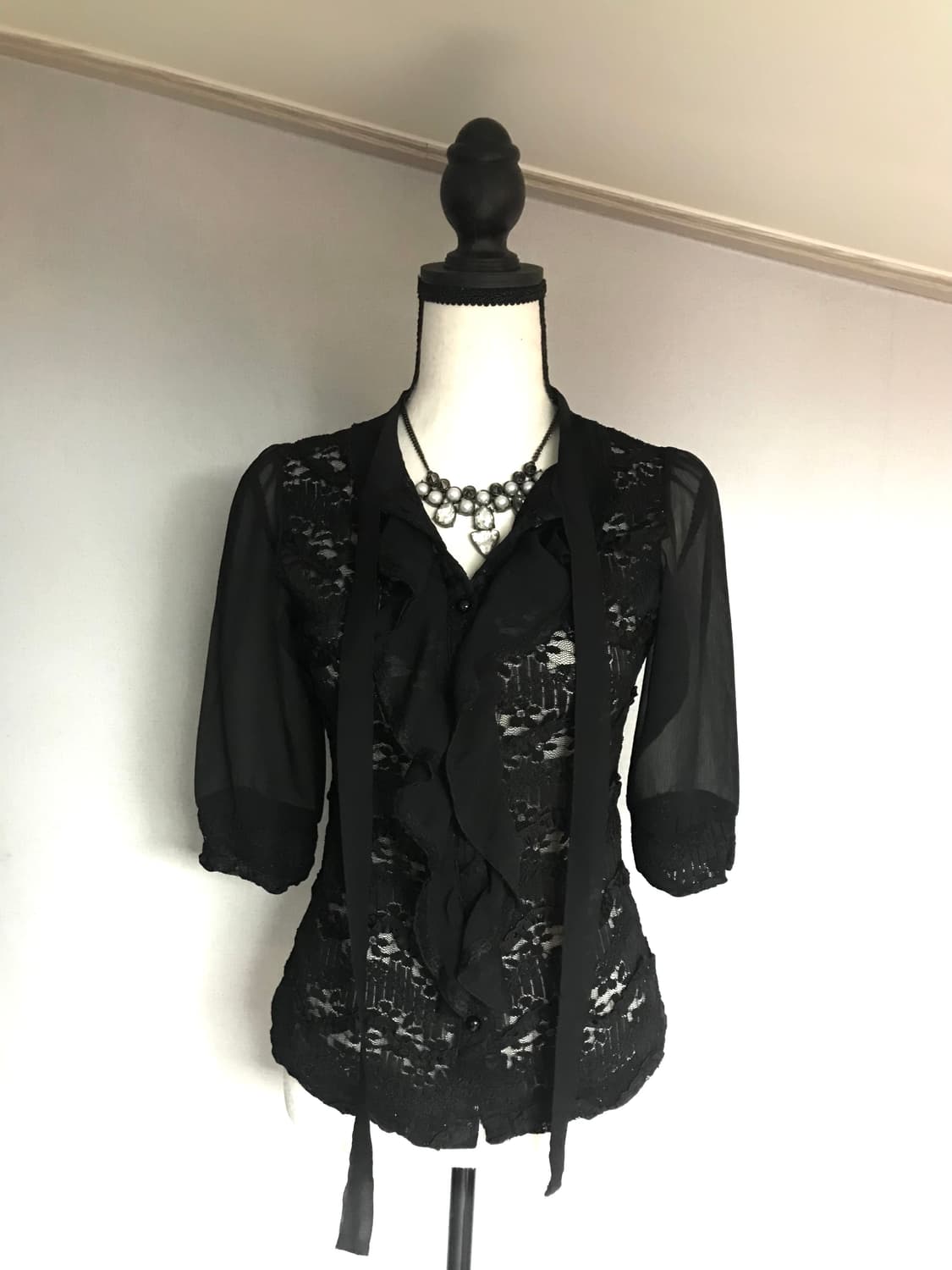 Black Lace Ruffle Blouse 상품이미지2