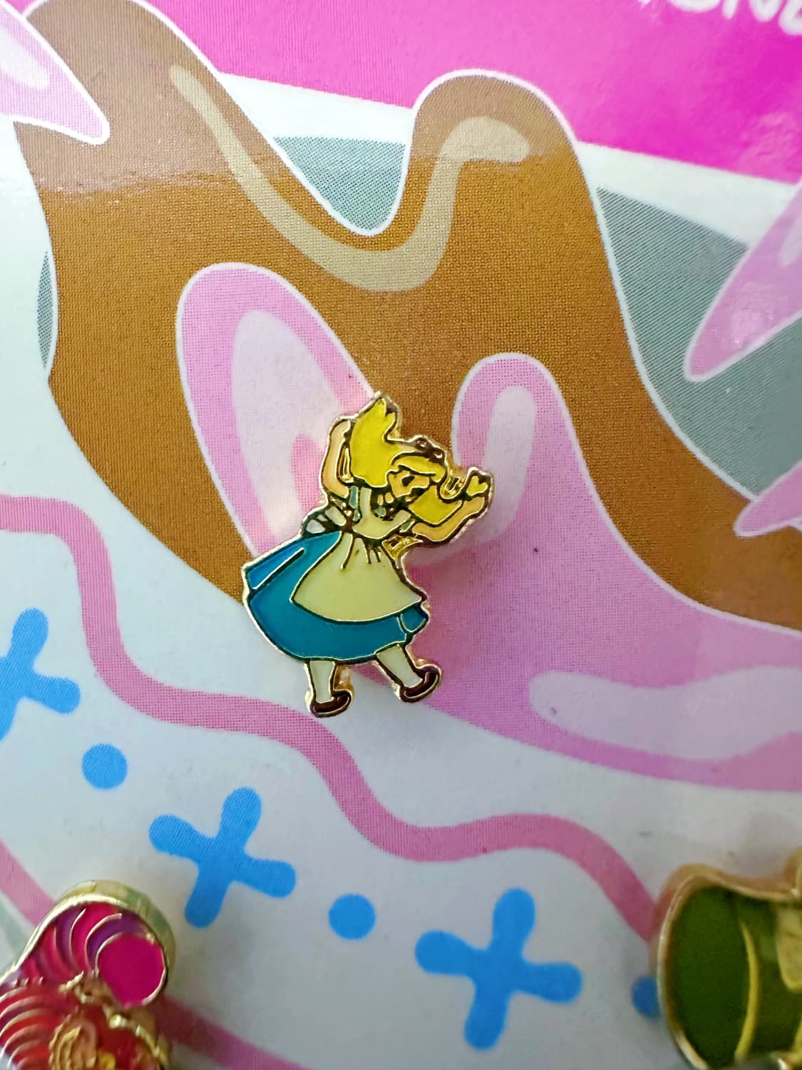 디즈니 정품 캐릭터 귀걸이+ 핀뱃지3개 상품이미지2