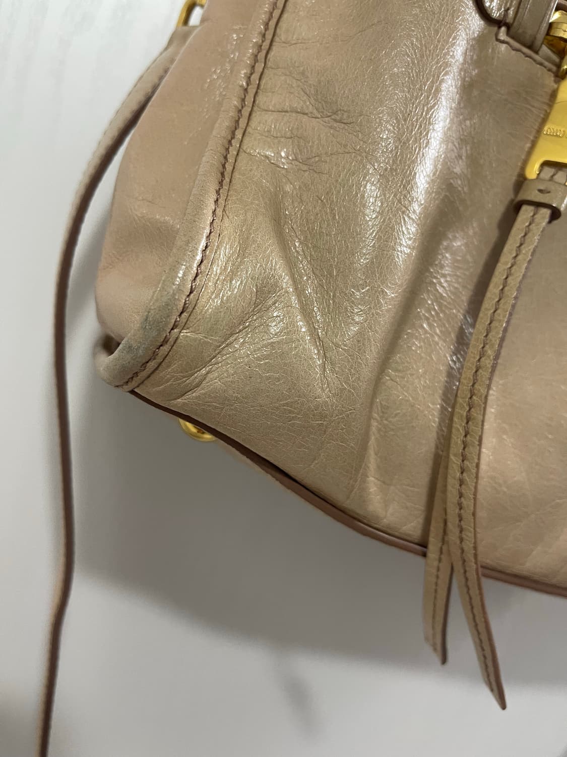 미우미우 비텔로 샤인 베이지 상품이미지3