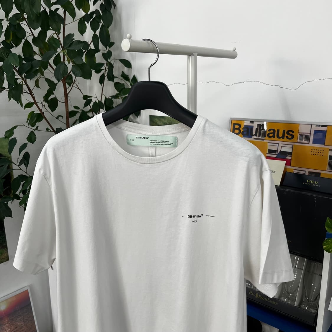 오프화이트 반팔 티셔츠 S 상품이미지3