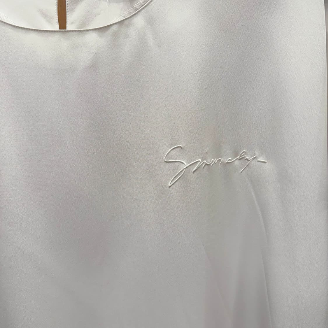 지방시 반팔 블라우스 시그니처 자수 로고 디테일 아이보리 상품이미지6