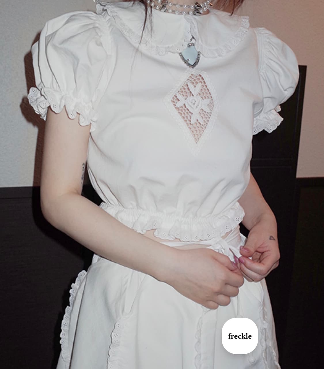 프레클 로즈 크롭 블라우스 상품이미지1