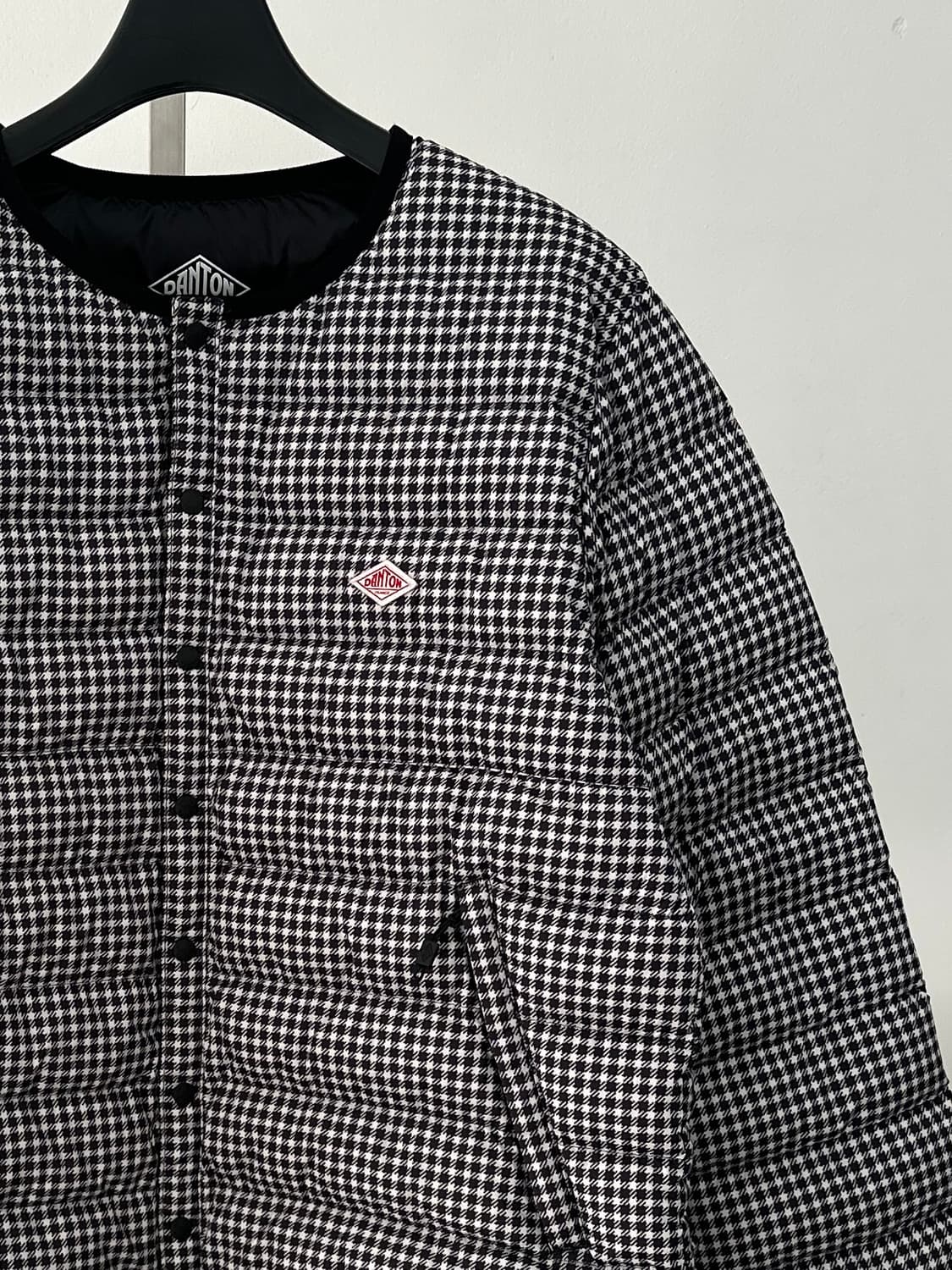 단톤 24FW 체크 크루넥 경량 패딩  상품이미지6