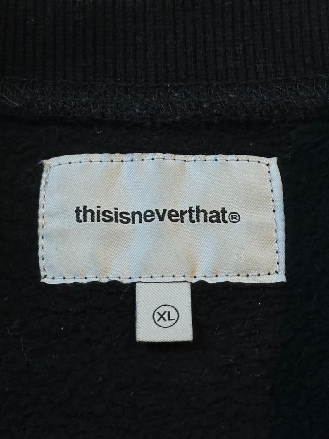 디스이즈네버댓 스펠아웃 아치로고 맨투맨 블랙 상품이미지5