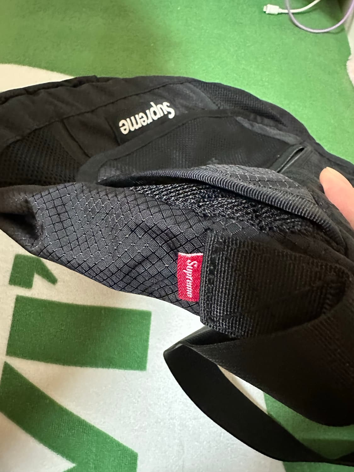 슈프림 스몰 메신저백 블랙 상품이미지4