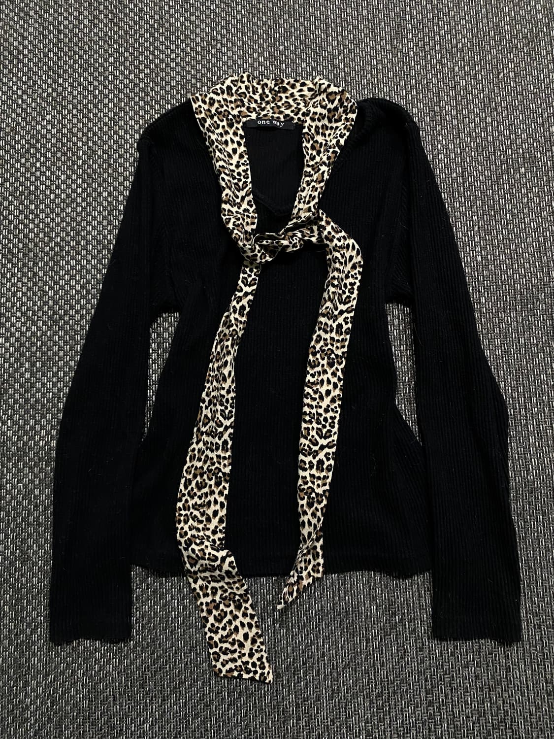 Leopard Detail Black Sleeve 상품이미지4