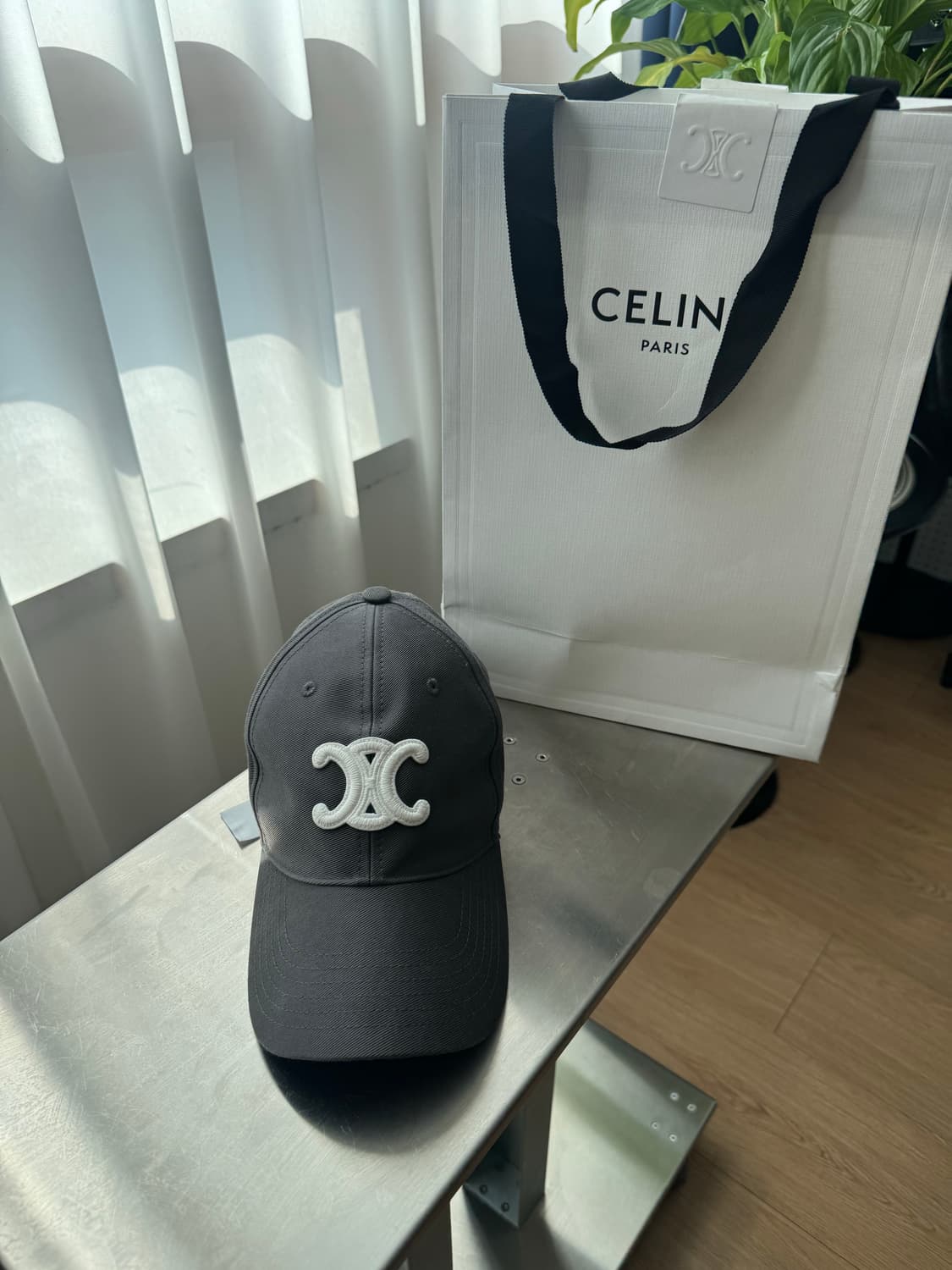 셀린느 트리옹프 베이스볼캡 그레이 L사이즈 / 2회착용 / 풀구성 상품이미지2