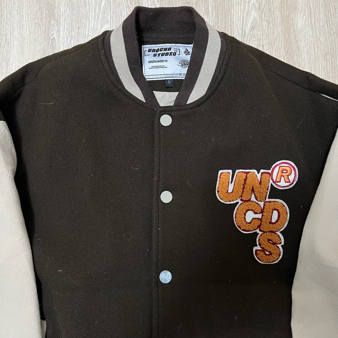 언체인드 스튜디오 빅로고 바시티자켓 L/100  상품이미지2