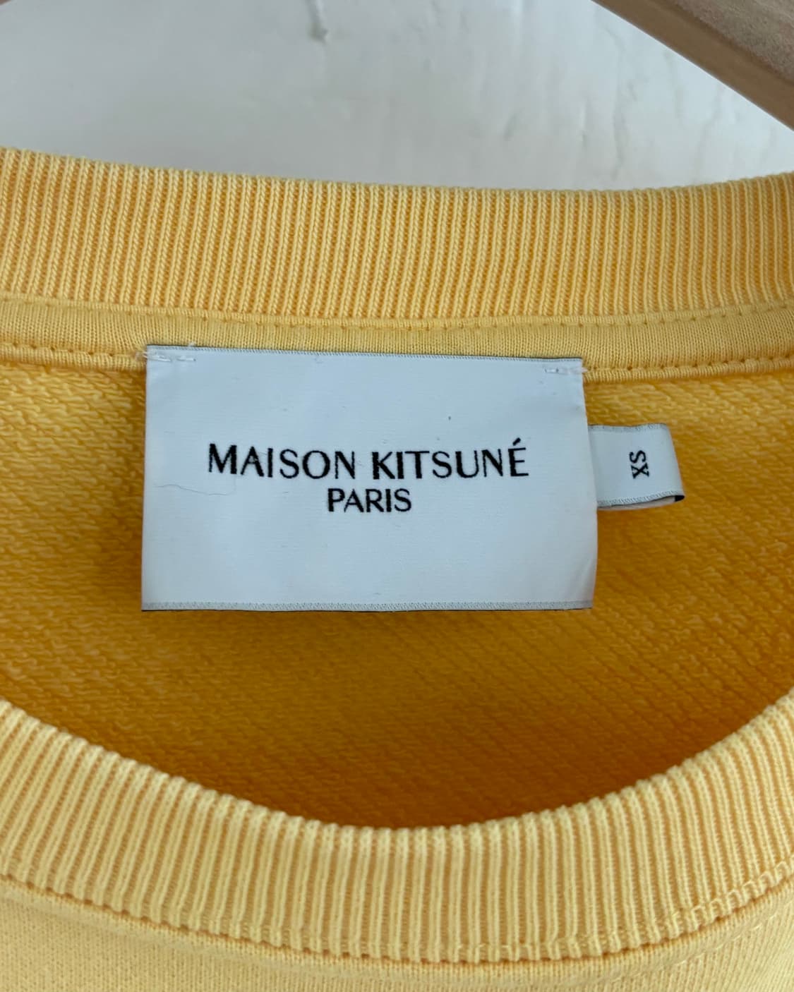 Maison Kitsune 메종키츠네 폭스헤드패치 옐로우컬러 우먼 맨투맨 상품이미지5