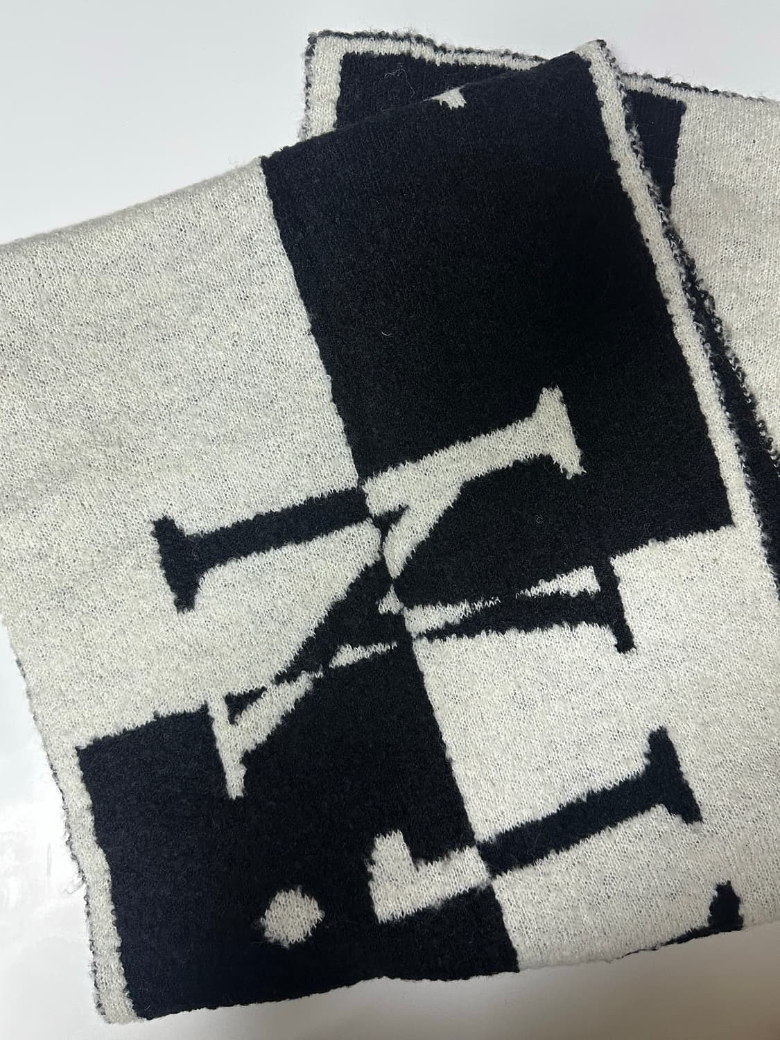 마뗑킴 로고 체커보드 머플러 블랙 화이트 LOGO CHECKBOARD M 상품이미지6