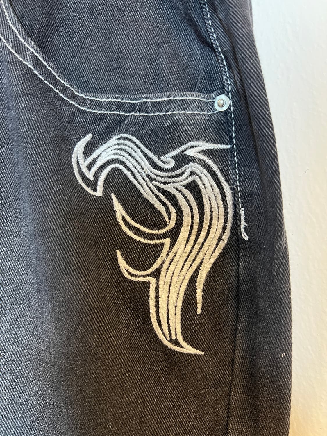 P030 JPN 자수디테일 블랙진 L 상품이미지3