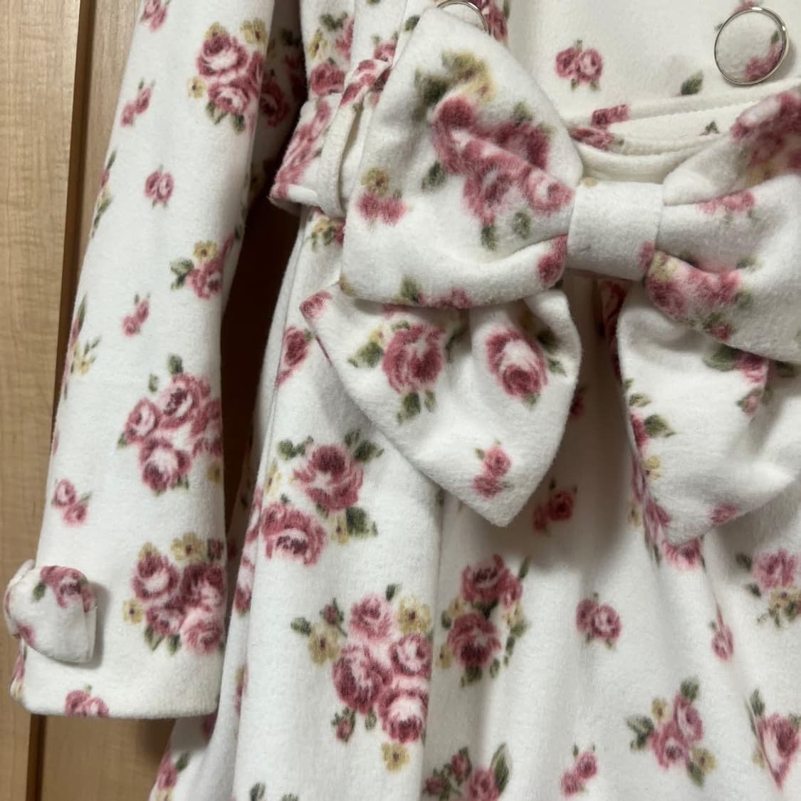 리즈멜로 플로럴 화이트 롱코트 상품이미지2