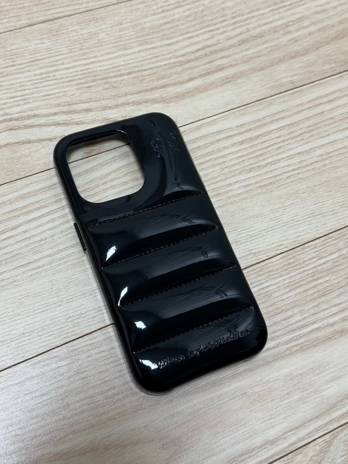 어반소피스티케이션 푸퍼 블랙 아이폰 15프로 케이스 상품이미지1