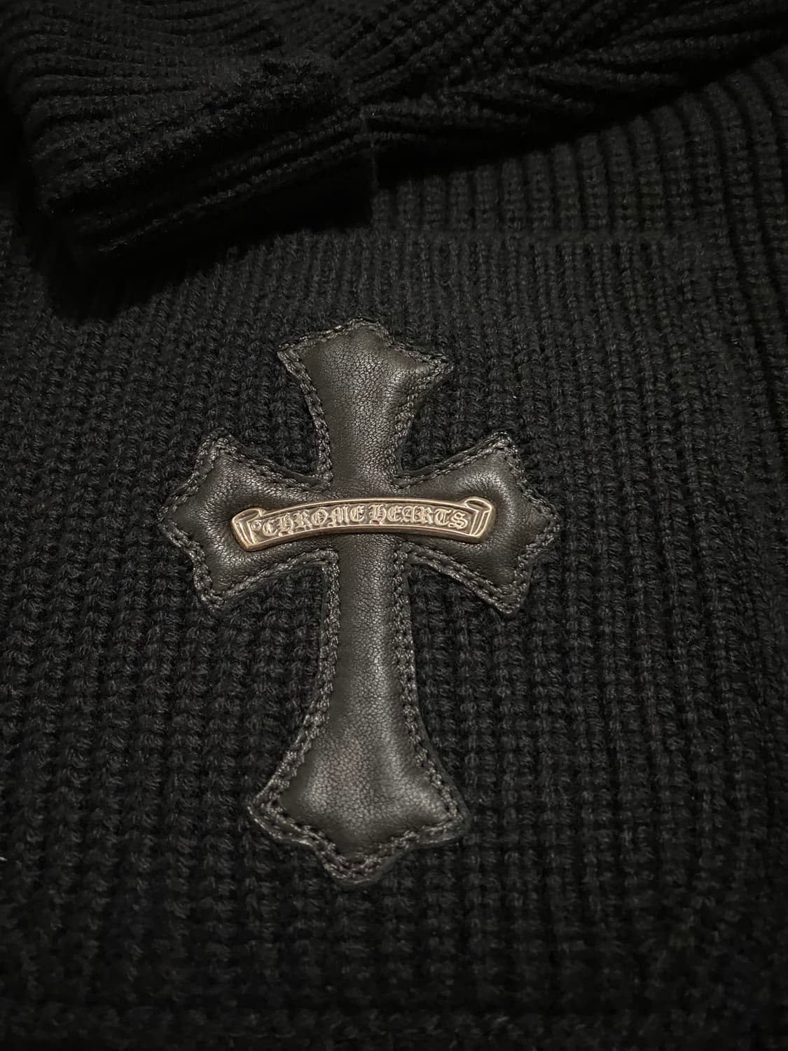 [L] 크롬하츠 세메테리 크로스 레더 패치 캐시미어 가디건 블랙 상품이미지4