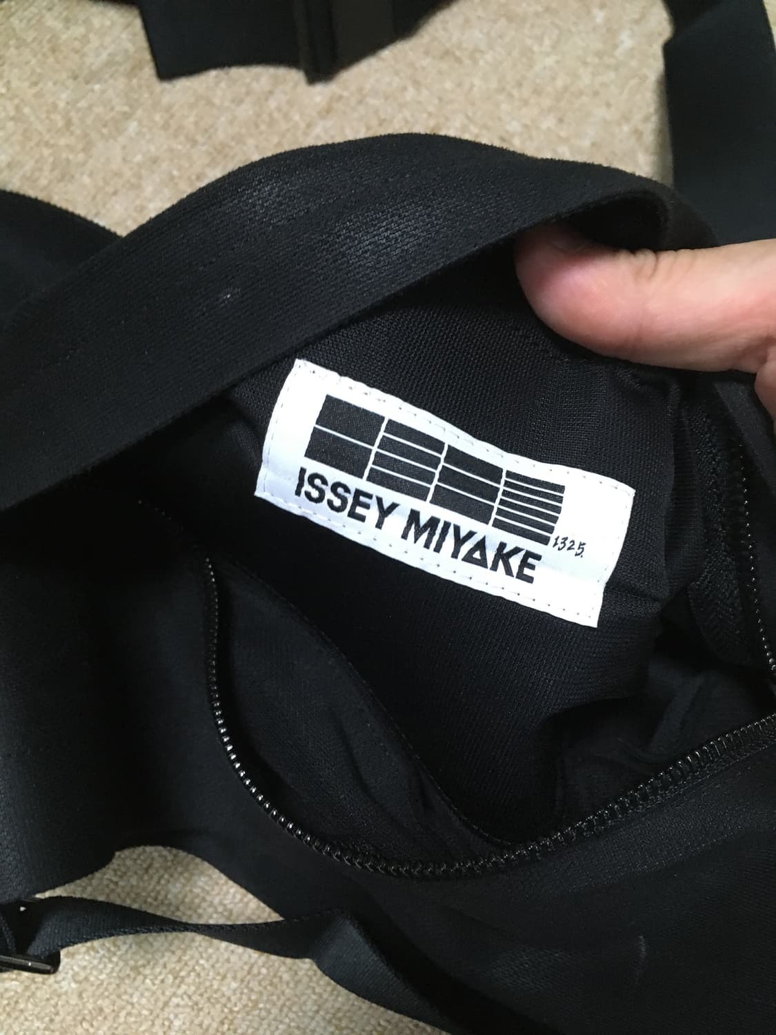 issey miyake 크로스 백 상품이미지4