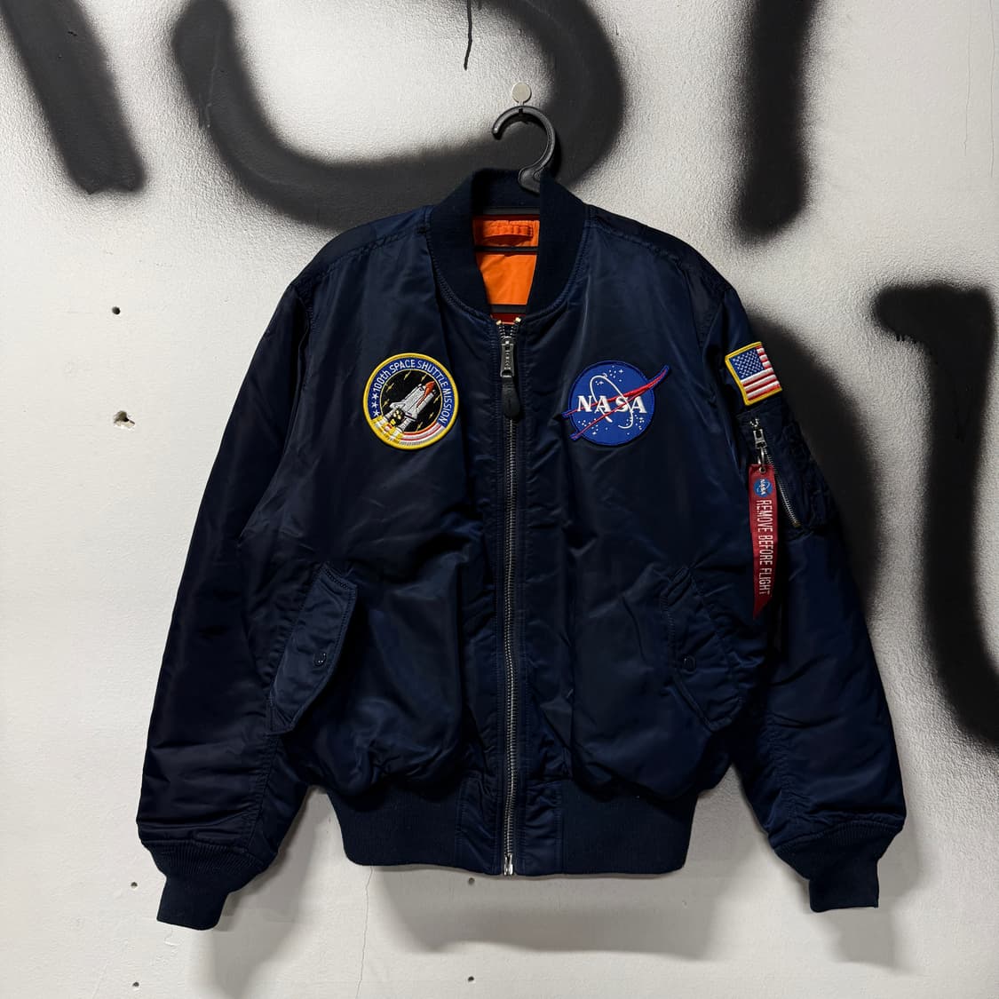 알파인더스트리 x 나사 풀 패치 리버시블 Ma-1 플라이트 봄버 자켓 상품이미지1
