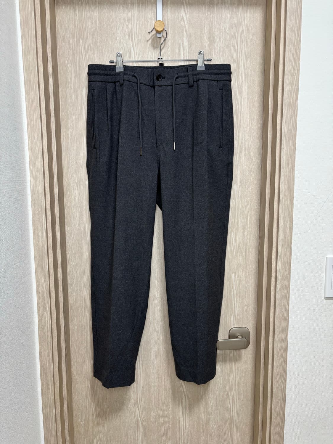 타임옴므 릴렉스핏 원턱 추동 밴딩 슬랙스86(34")/진그레이 상품이미지1