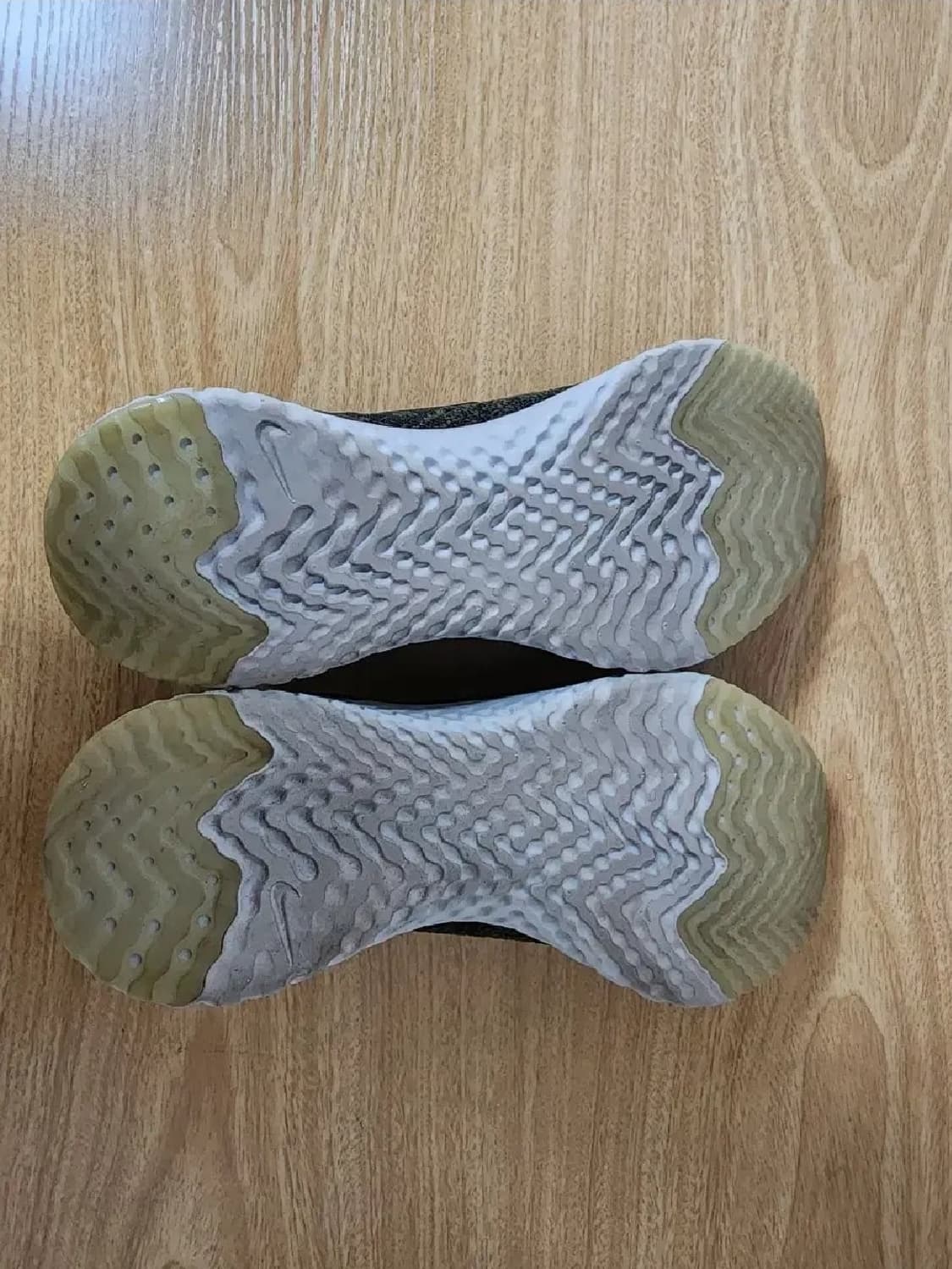 (225mm)나이키 우먼스 에픽 리액트 플라이니트 운동화 카키 상품이미지5