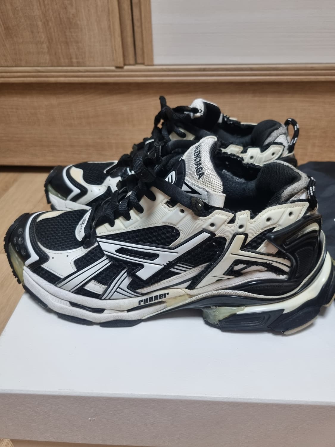 발렌시아가 뉴러너 블랙화이트 42 상품이미지3