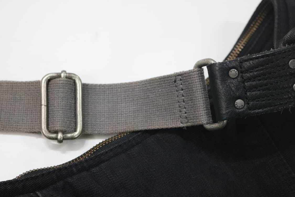 디젤 아카이브 하프문 숄더백 상품이미지7