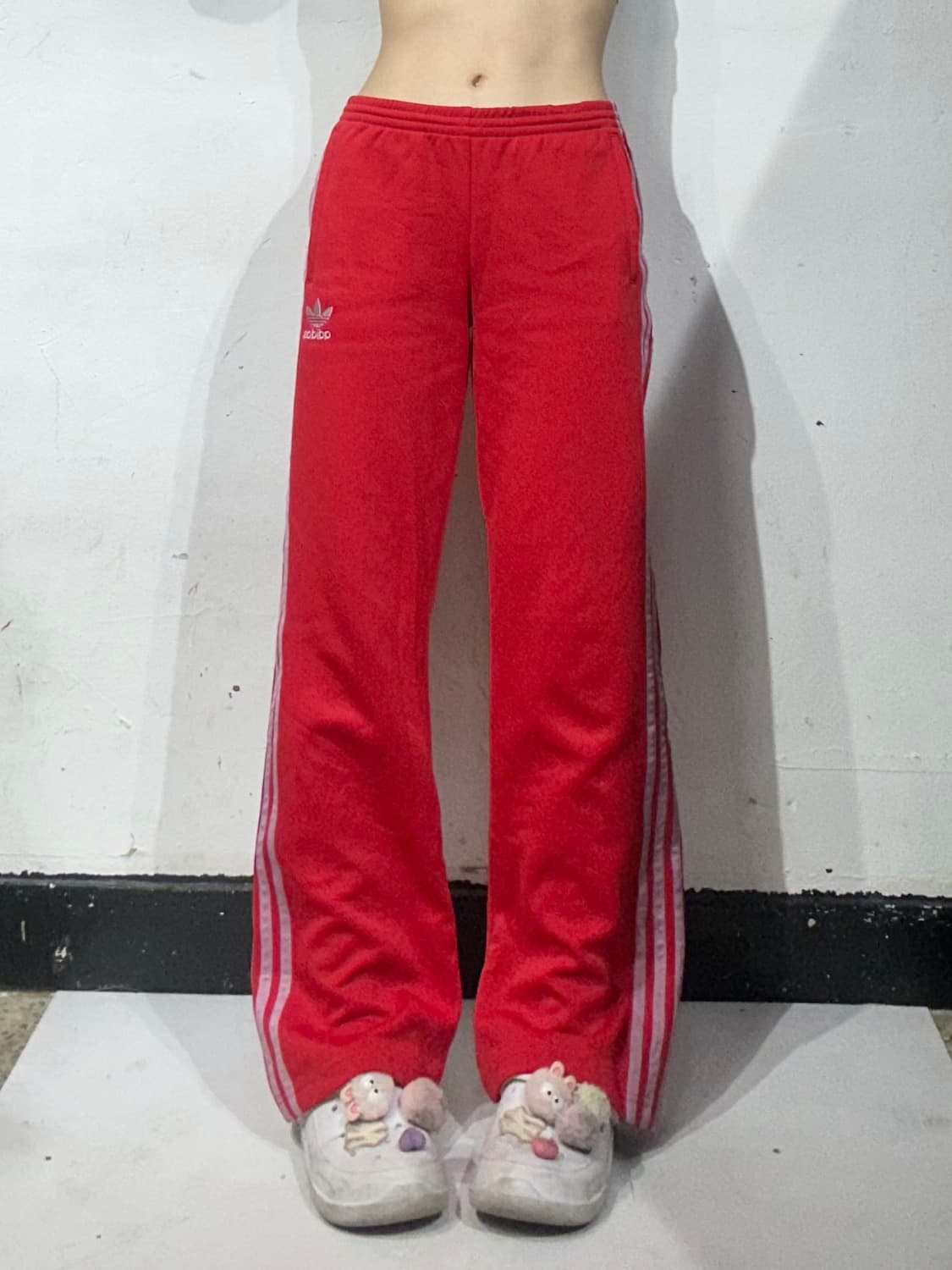 아디다스 레드 와이드 화이트 삼선 파이어버드 팬츠 상품이미지2