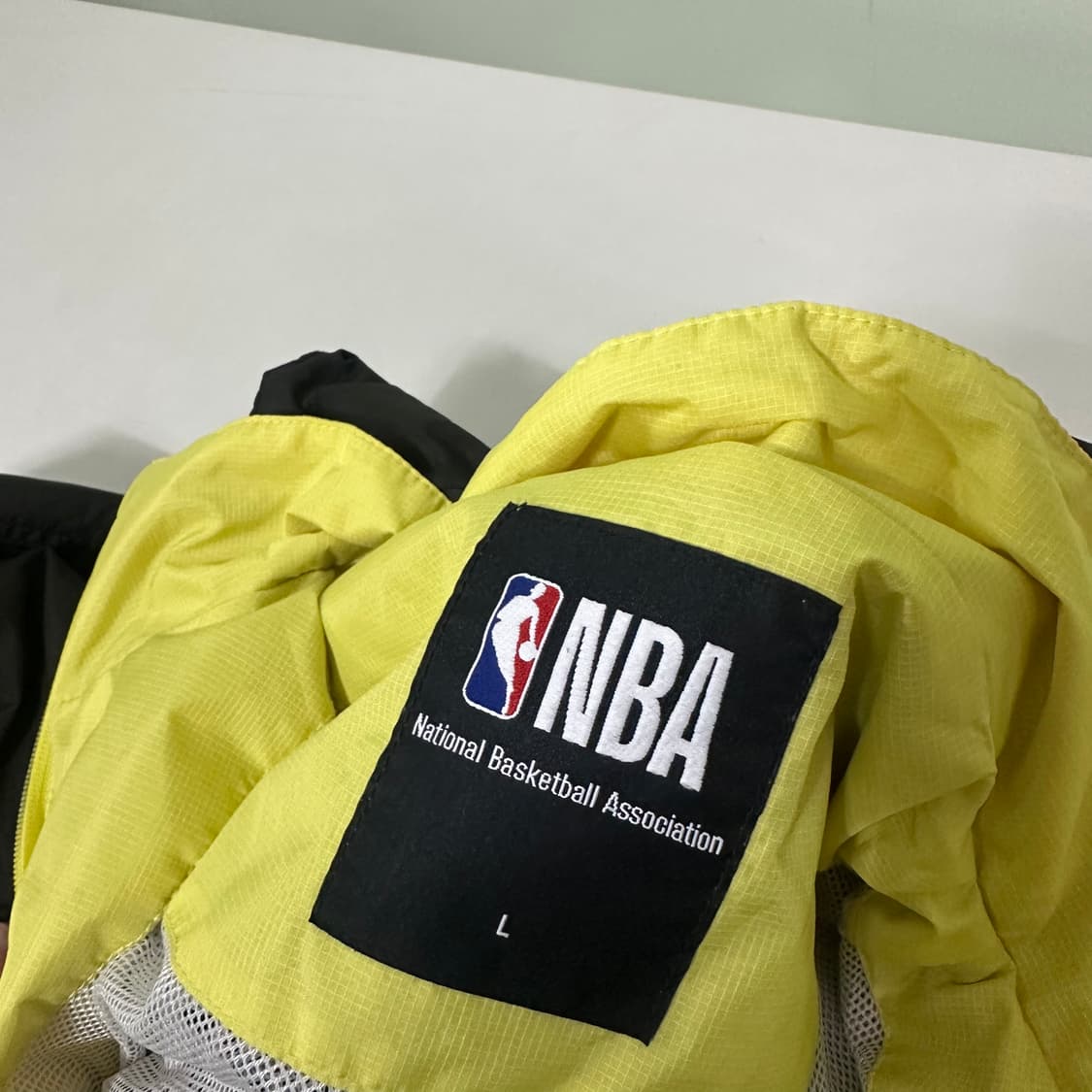 L NBA LA레이커스 검노 오버핏 바람막이 상품이미지6