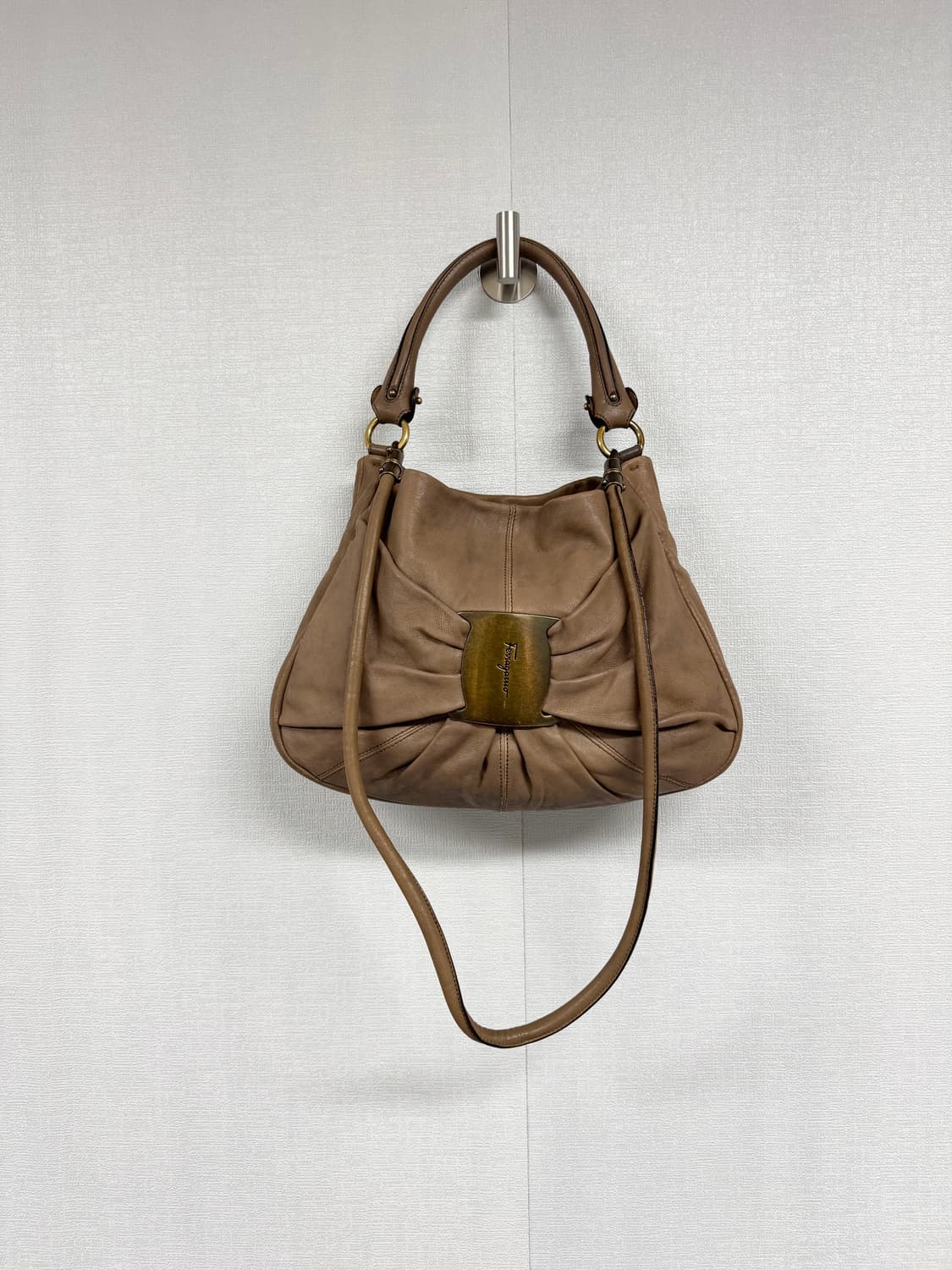 살바토레 페레가모 호보백 상품이미지1