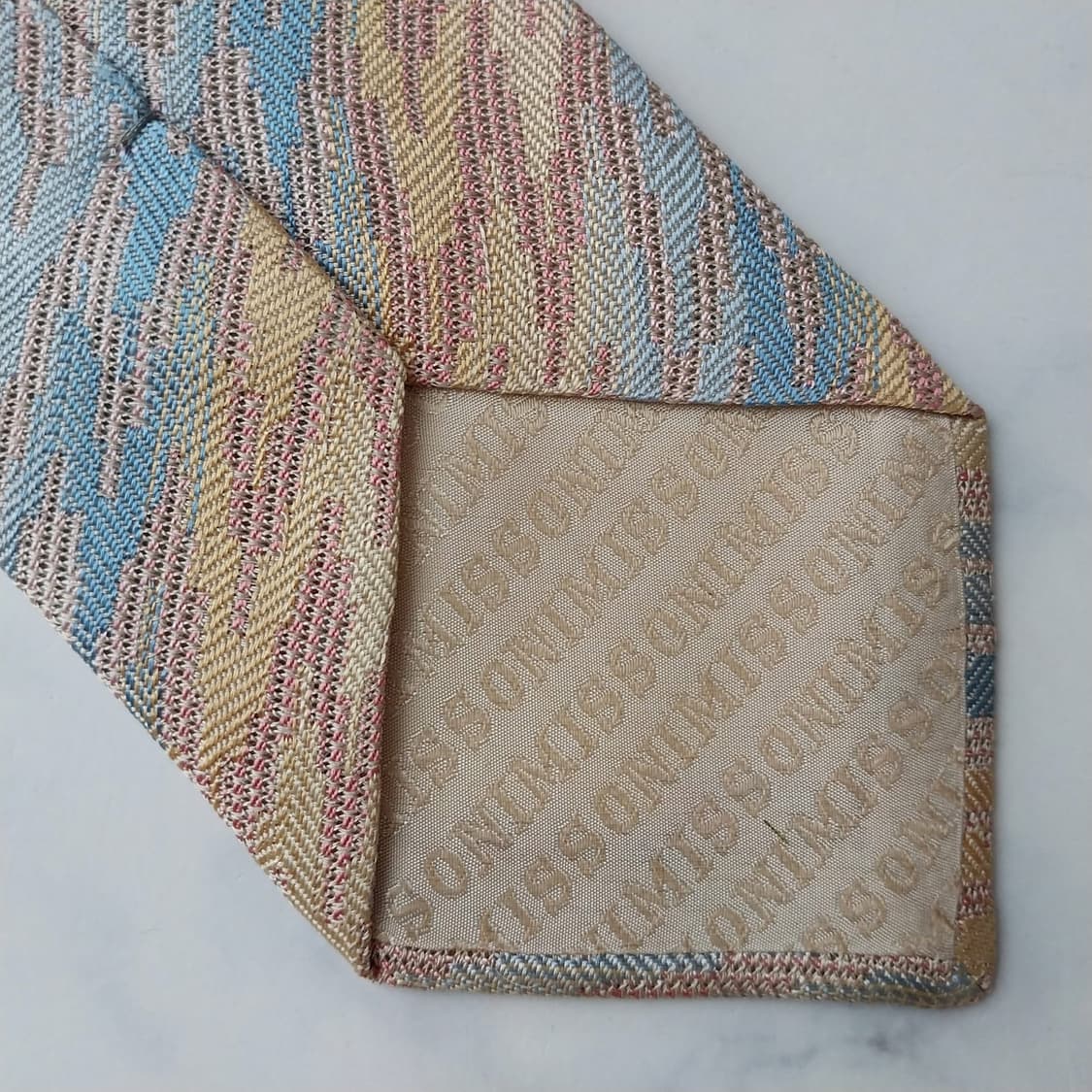 미쏘니 실크 살구톤 지그재그 패턴 넥타이 9.4cm A+등급 K1781
 상품이미지9