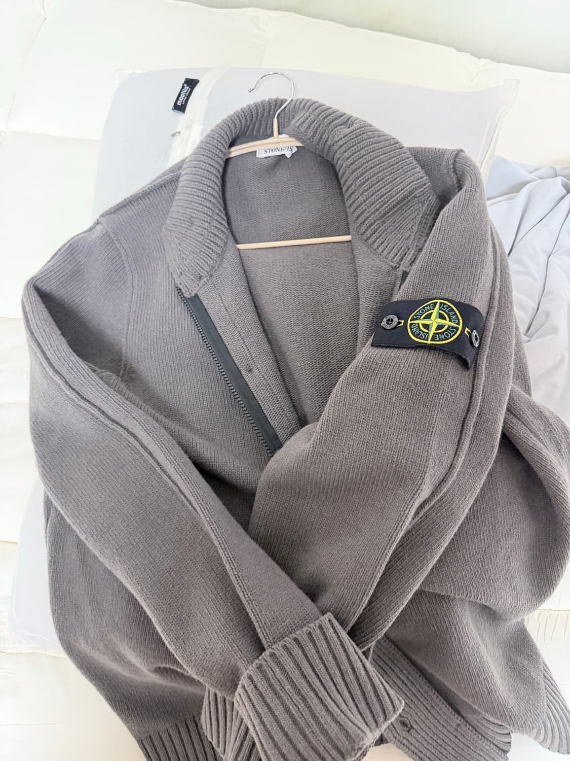 스톤아일랜드 버튼 니트 집엊 상품이미지1