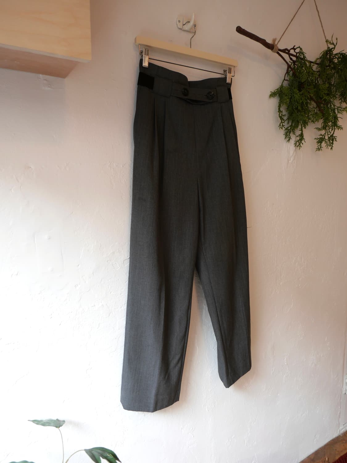 헬무트랭 버튼 턱 슬랙스 팬츠 상품이미지2