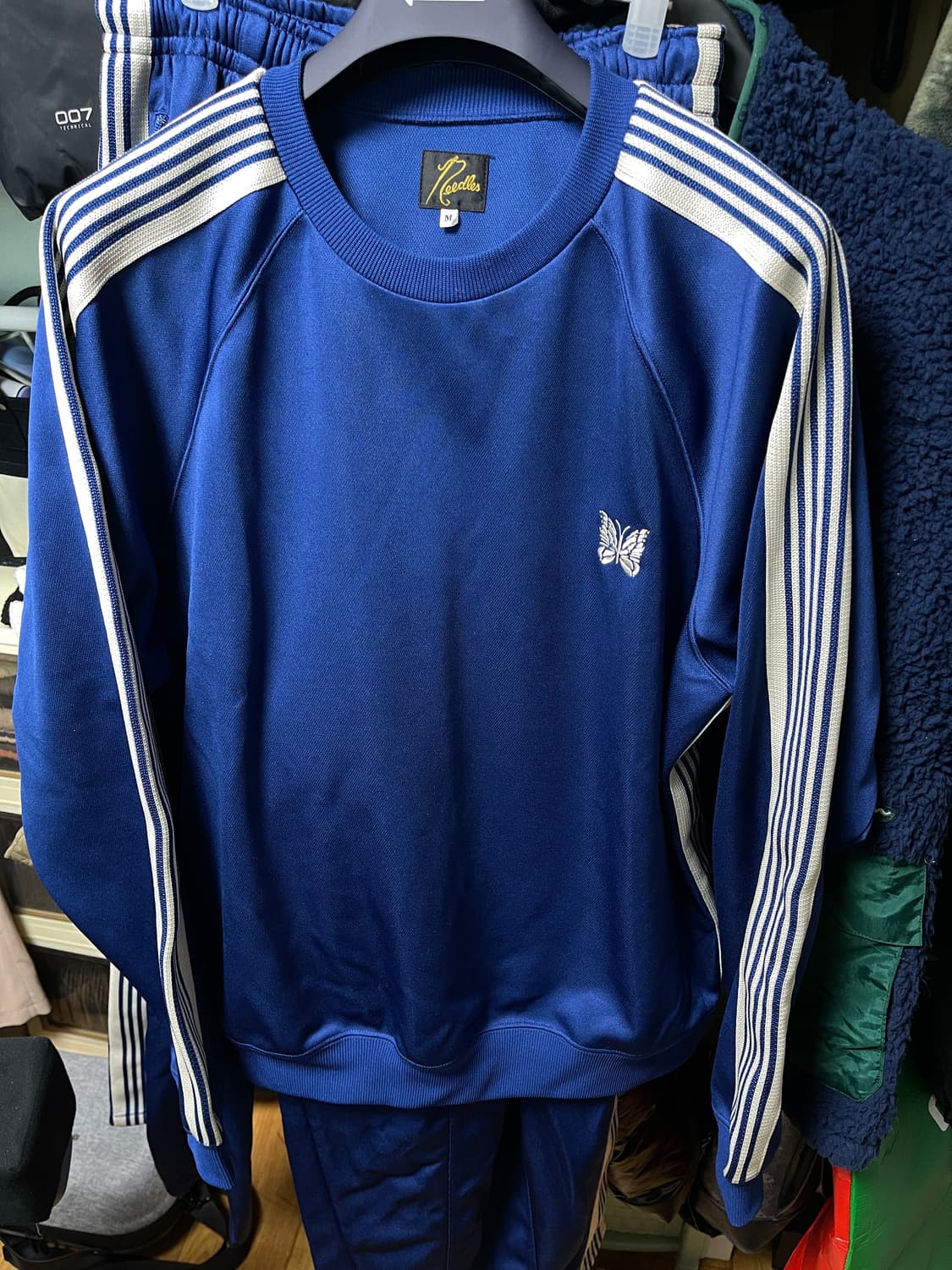 니들스 맨투맨 상의 로얄블루 m 사이즈 상품이미지1