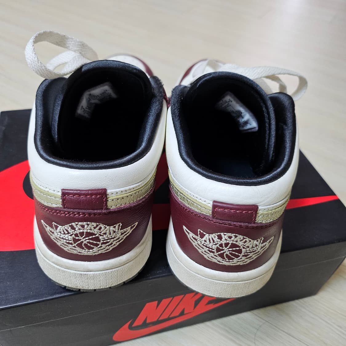 나이키 조던1로우 SE 루나 뉴 이어 버건디 W240 상품이미지4