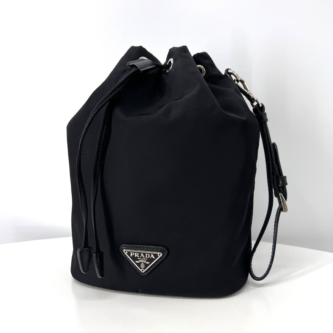 프라다 나일론 버킷 파우치 블랙 (1NS369) 상품이미지2
