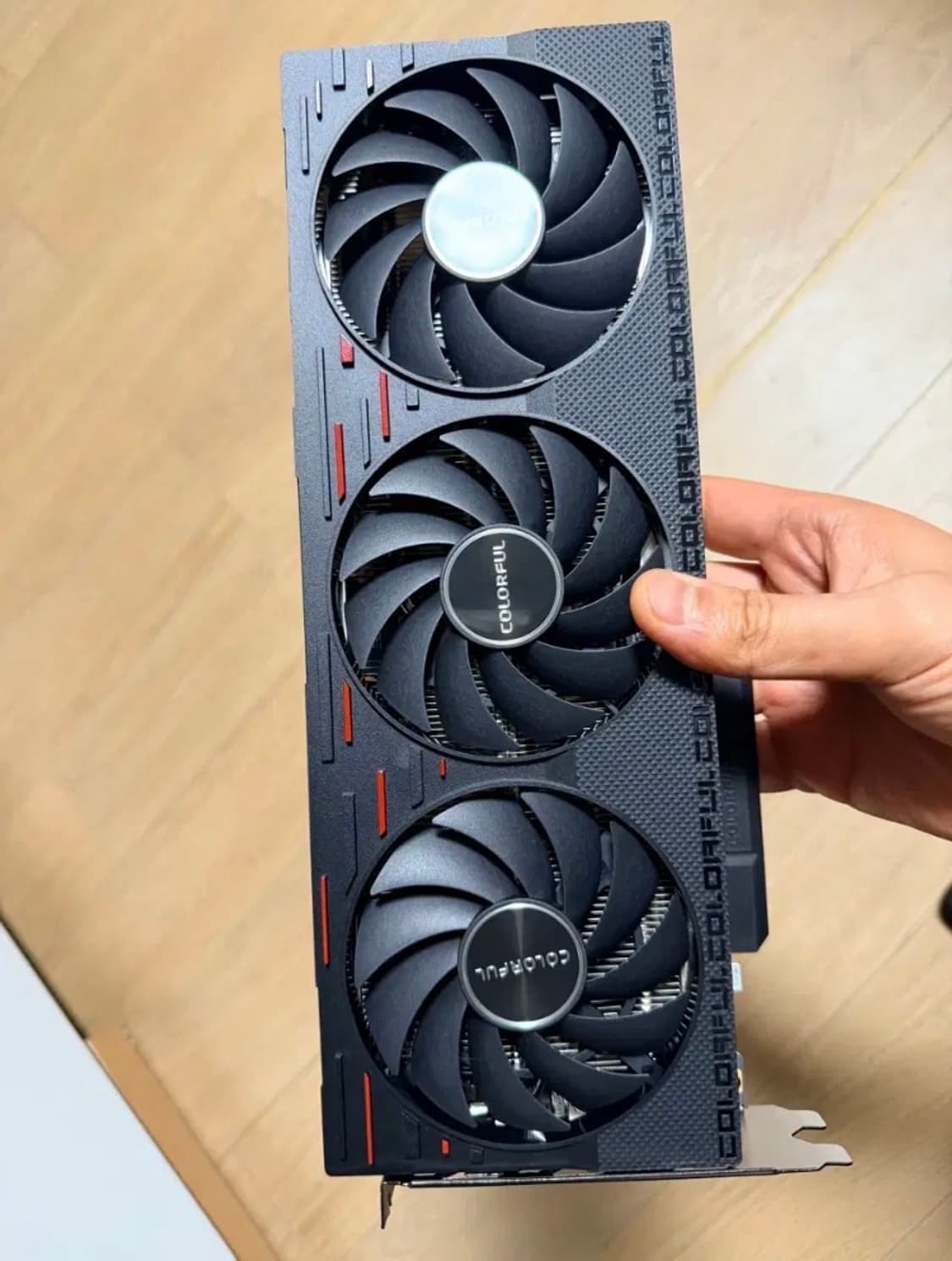 컬러풀 RTX 5070게이밍 OC D6 12GB 풀박스(개봉 한달된제품 상품이미지3