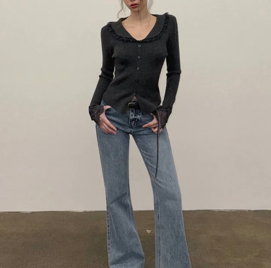 새상품 트위 베론 카라 레이스 플라워 버튼 긴팔 니트 상품이미지2