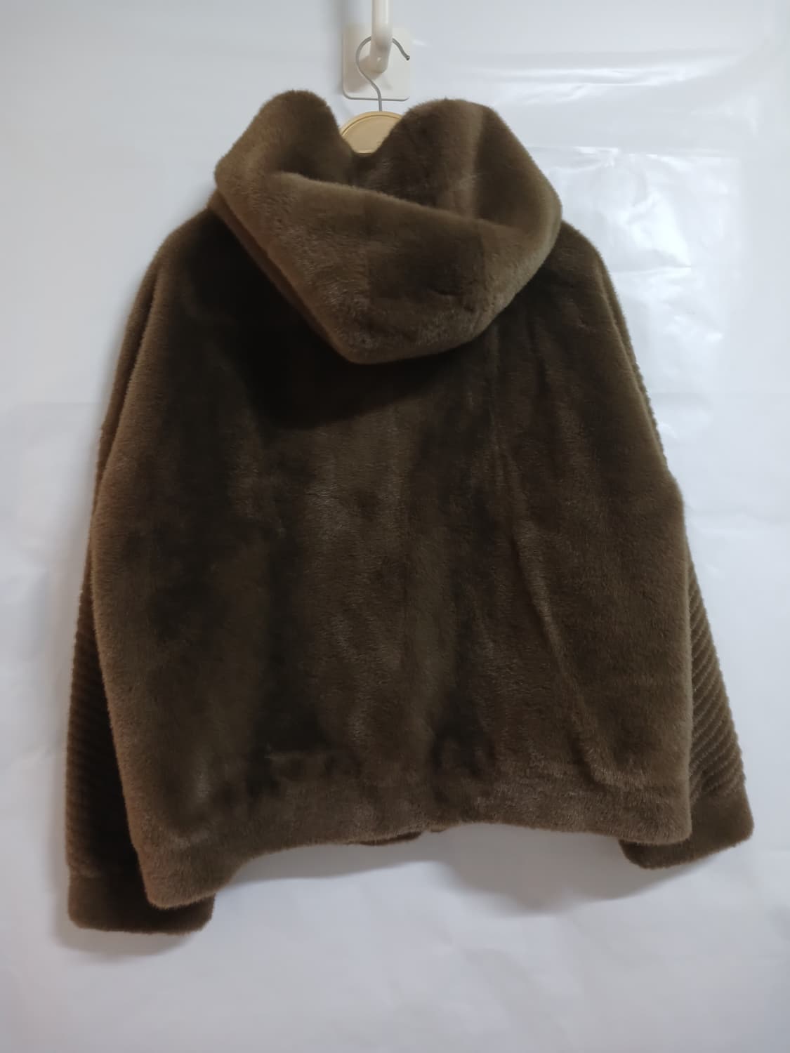 (M,95,66)LE TROIS 르투아 여성후드 퍼 숏자켓 브라운 상품이미지4