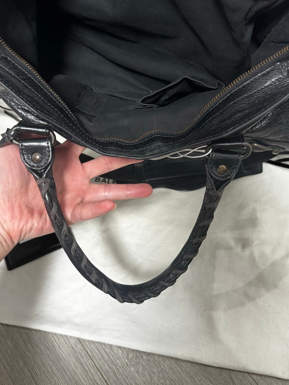 Balenciaga 발렌시아가 시티백 모터백 블랙 미디움 상태 A 상품이미지3