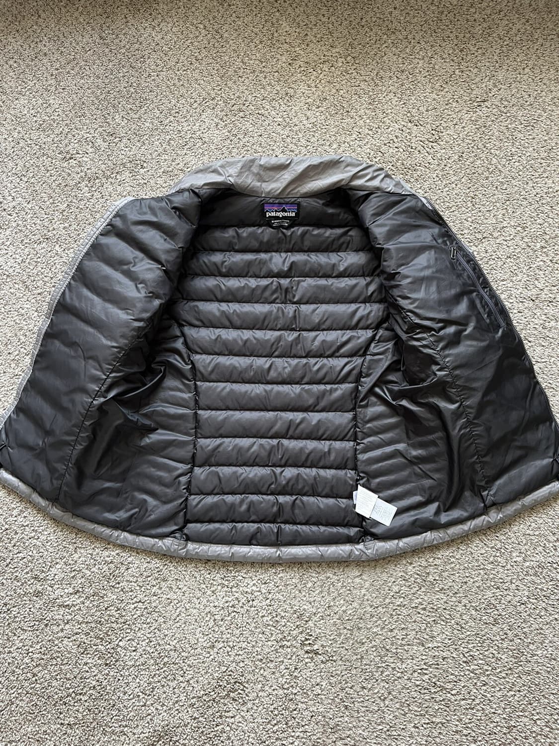 파타고니아 경량패딩 그레이 상품이미지4