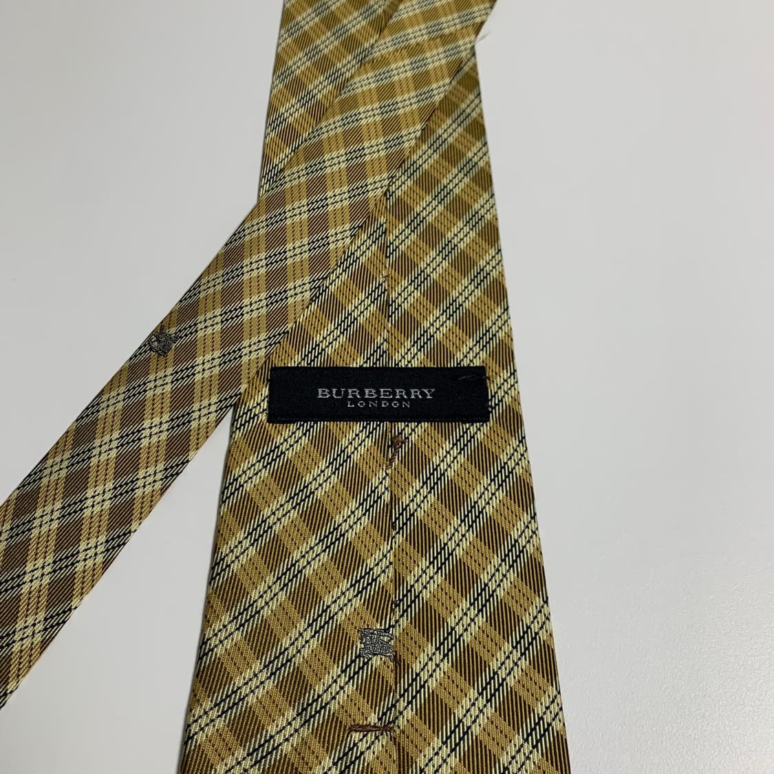 버버리(BURBERRY) 노바체크 명품넥타이 클래식룩 코디 A+등급 상품이미지5