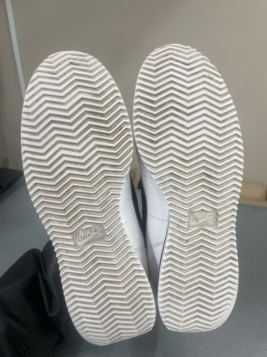 나이키 코르테즈 화이트 블랙 275 상품이미지6