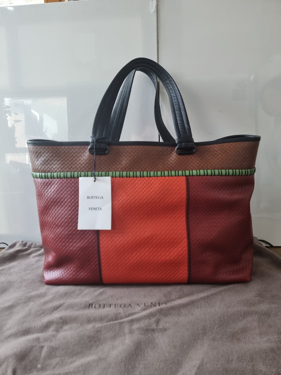새재품) 보테가 베네타 멀티컬러 나파가죽 토트백 상품이미지2