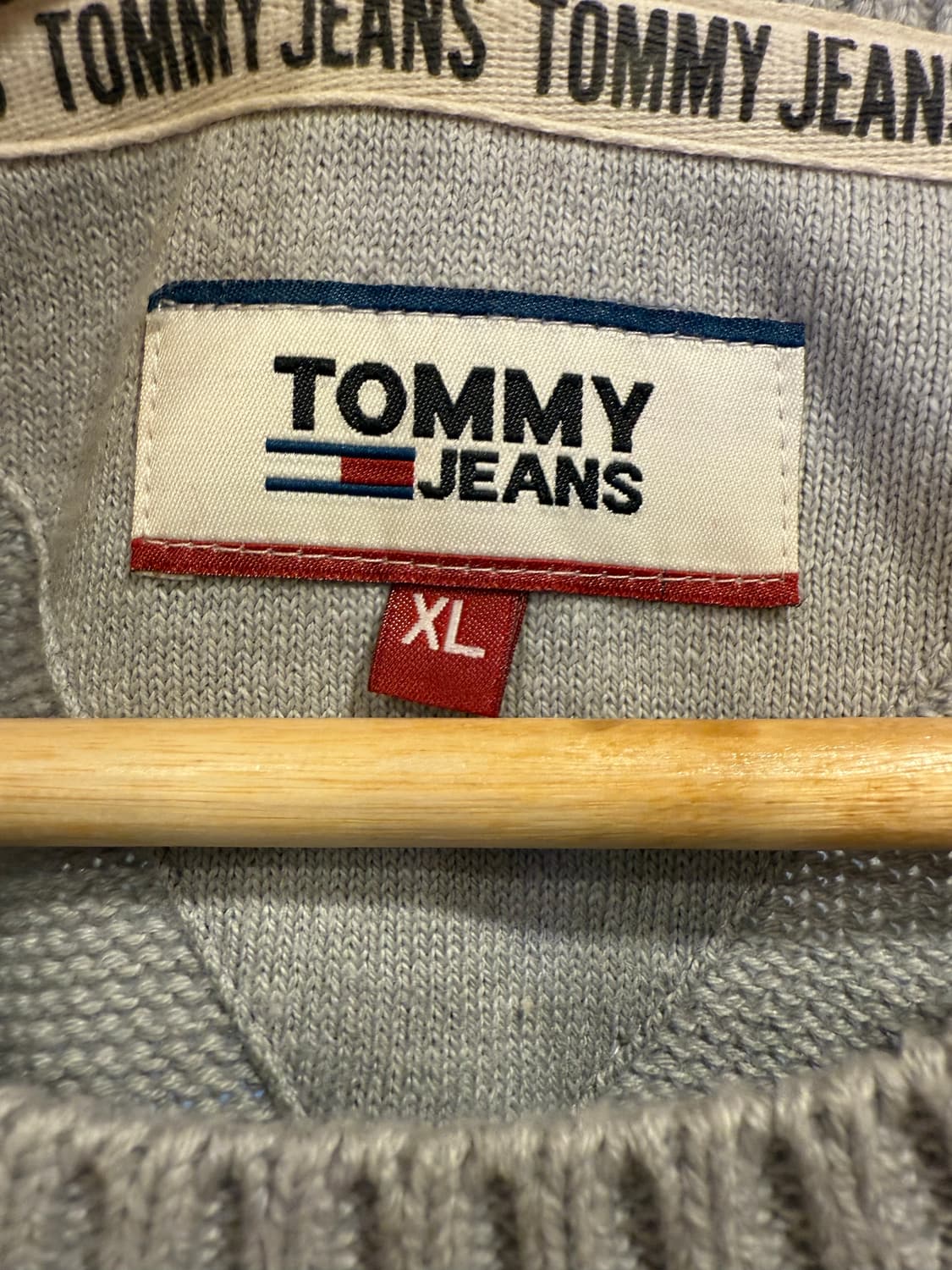 타미진스 자수로고 그레이 라운드 니트 상품이미지2